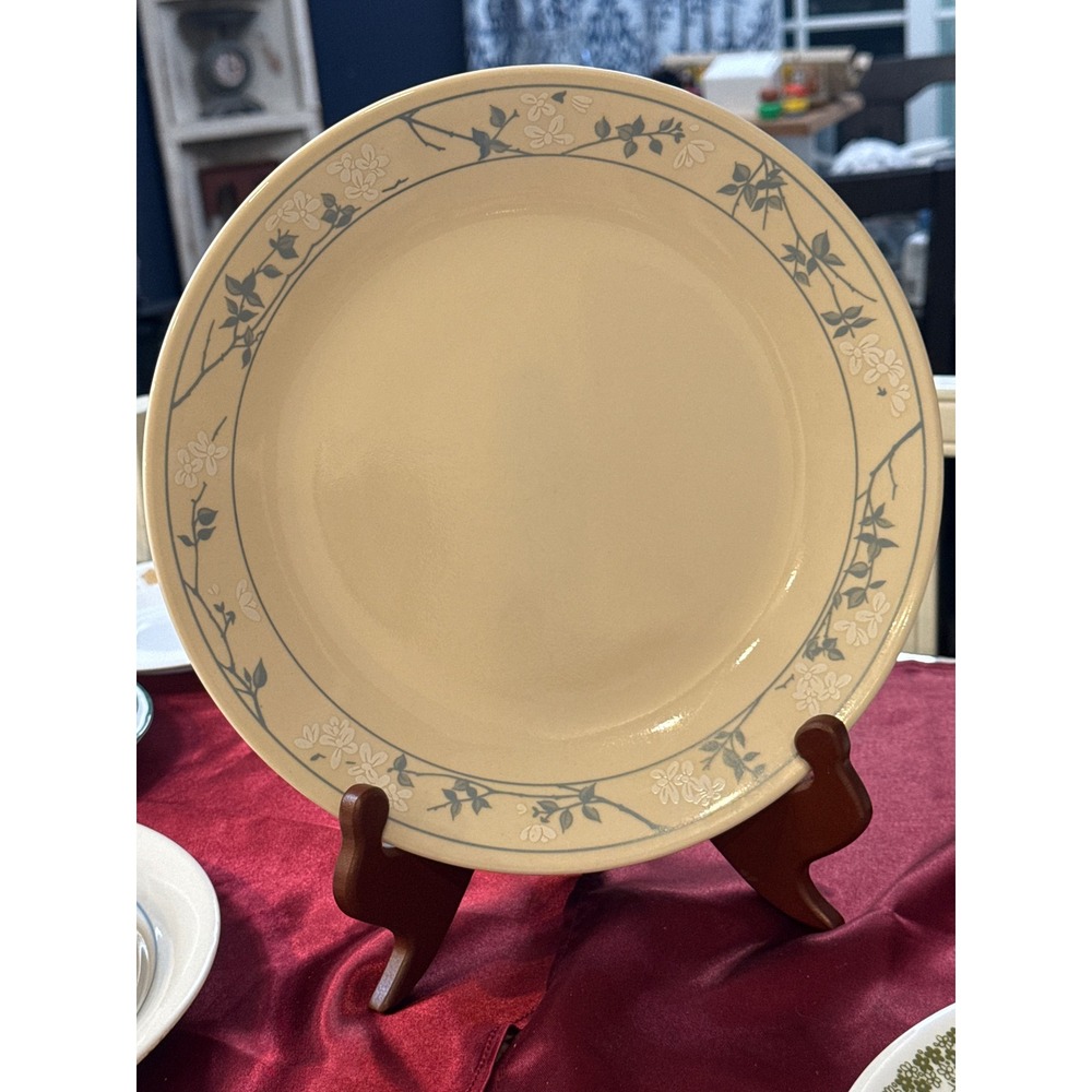 Corelle English Breakfast Dinner Plate 10.25 Blue Floral Vine Cream Vitrelle